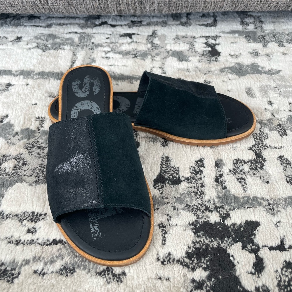 Sorel women’s slides, size 7. Worn once!